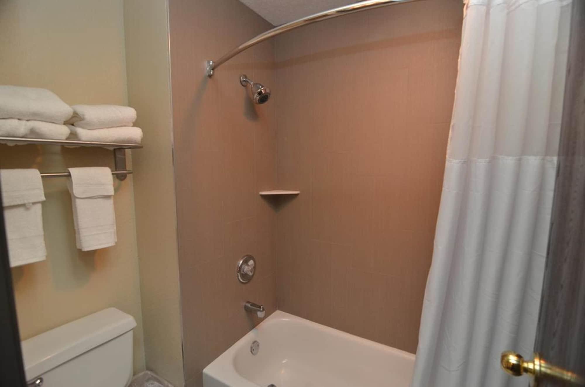 Super 8 By Wyndham Altoona Hotel Екстериор снимка